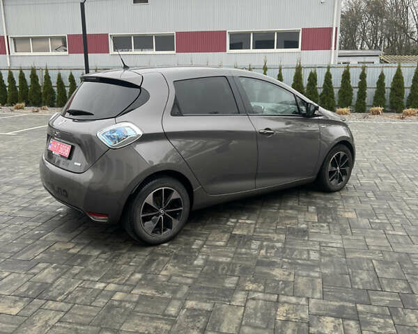 Серый Рено Зое, объемом двигателя 0 л и пробегом 85 тыс. км за 9400 $, фото 2 на Automoto.ua