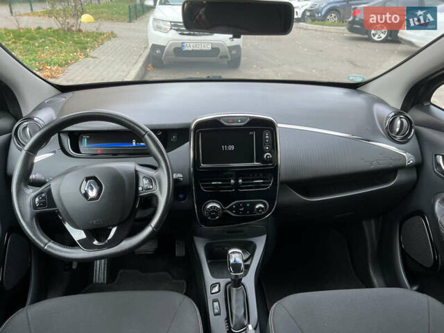 Серый Рено Зое, объемом двигателя 0 л и пробегом 160 тыс. км за 8700 $, фото 46 на Automoto.ua