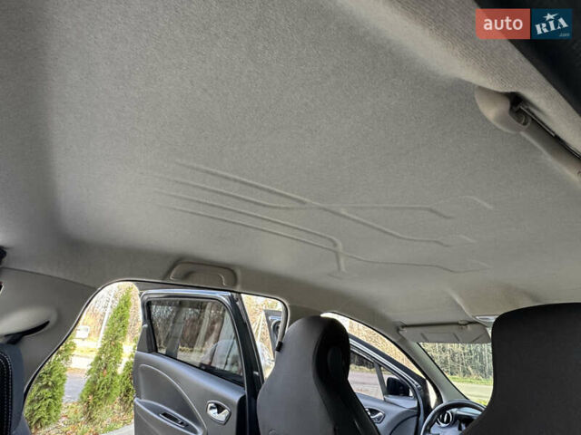 Серый Рено Зое, объемом двигателя 0 л и пробегом 90 тыс. км за 9999 $, фото 27 на Automoto.ua