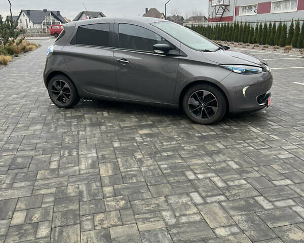 Серый Рено Зое, объемом двигателя 0 л и пробегом 85 тыс. км за 9400 $, фото 3 на Automoto.ua