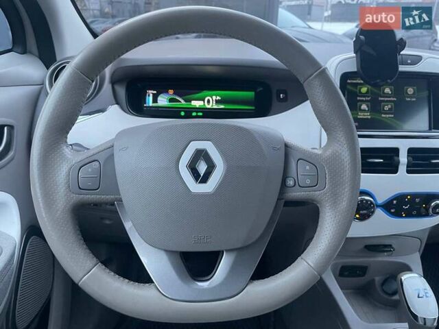 Серый Рено Зое, объемом двигателя 0 л и пробегом 96 тыс. км за 10390 $, фото 14 на Automoto.ua