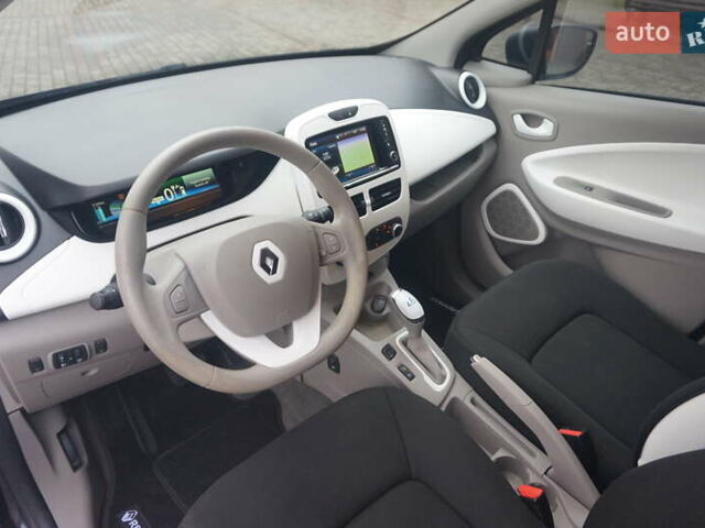 Серый Рено Зое, объемом двигателя 0 л и пробегом 182 тыс. км за 8200 $, фото 28 на Automoto.ua