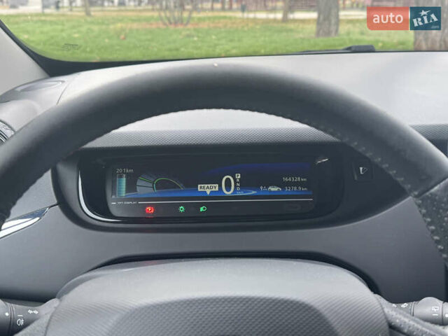 Серый Рено Зое, объемом двигателя 0 л и пробегом 164 тыс. км за 10200 $, фото 14 на Automoto.ua