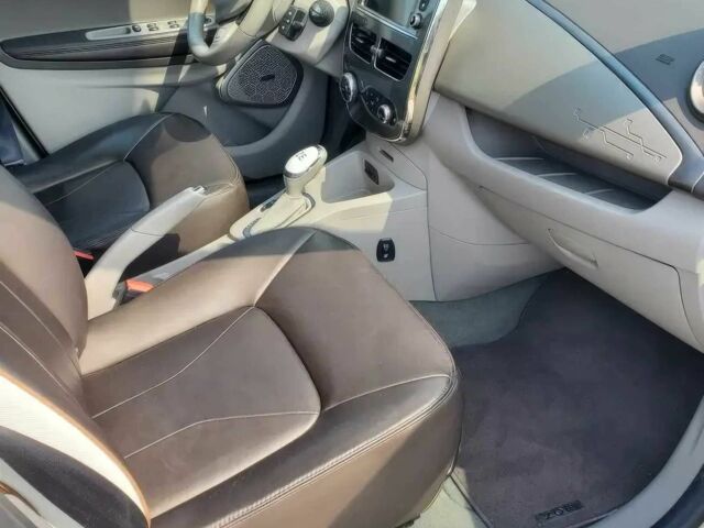 Серый Рено Зое, объемом двигателя 0 л и пробегом 69 тыс. км за 8500 $, фото 6 на Automoto.ua