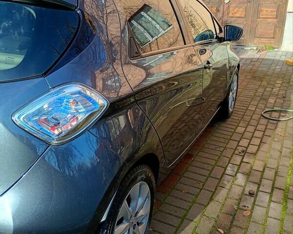 Серый Рено Зое, объемом двигателя 0 л и пробегом 112 тыс. км за 10500 $, фото 4 на Automoto.ua