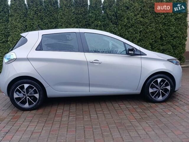 Серый Рено Зое, объемом двигателя 0 л и пробегом 108 тыс. км за 9400 $, фото 39 на Automoto.ua