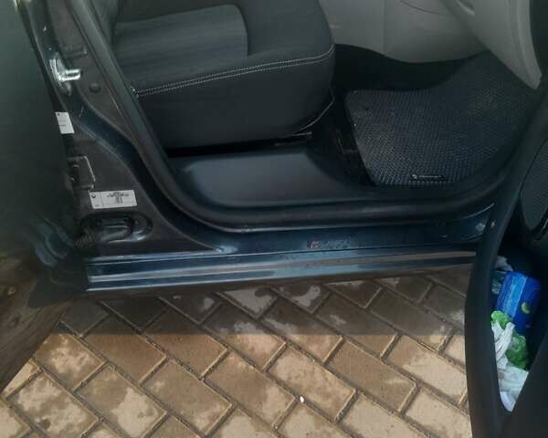 Серый Рено Зое, объемом двигателя 0 л и пробегом 72 тыс. км за 8800 $, фото 15 на Automoto.ua