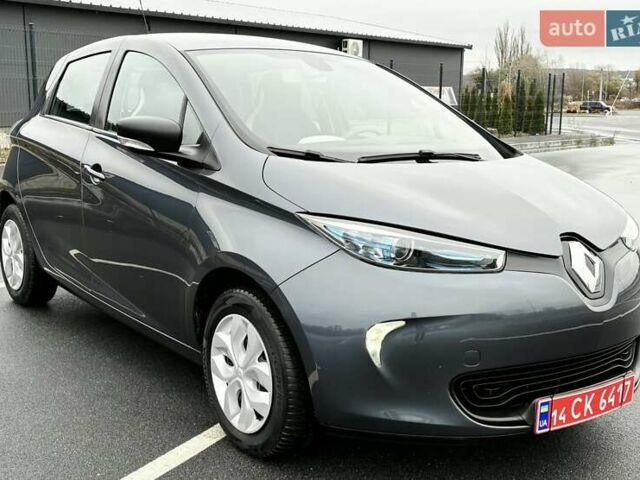 Серый Рено Зое, объемом двигателя 0 л и пробегом 62 тыс. км за 9500 $, фото 6 на Automoto.ua