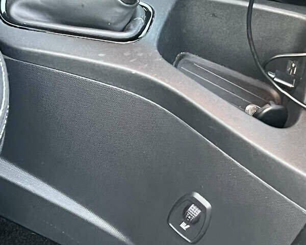 Сірий Рено Зое, об'ємом двигуна 0 л та пробігом 121 тис. км за 9500 $, фото 18 на Automoto.ua