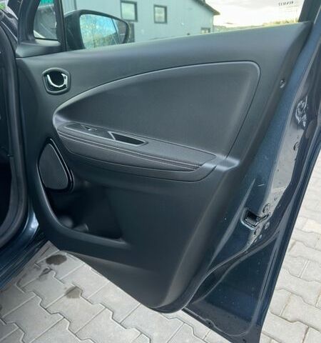 Серый Рено Зое, объемом двигателя 0 л и пробегом 48 тыс. км за 9800 $, фото 38 на Automoto.ua