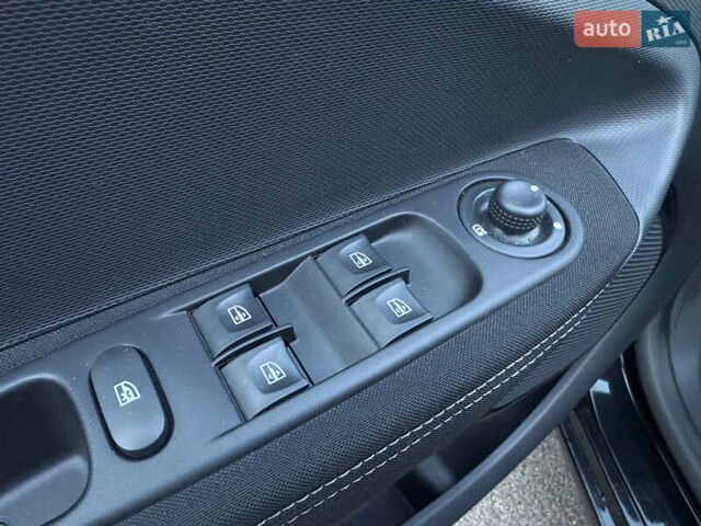 Серый Рено Зое, объемом двигателя 0 л и пробегом 21 тыс. км за 10446 $, фото 11 на Automoto.ua