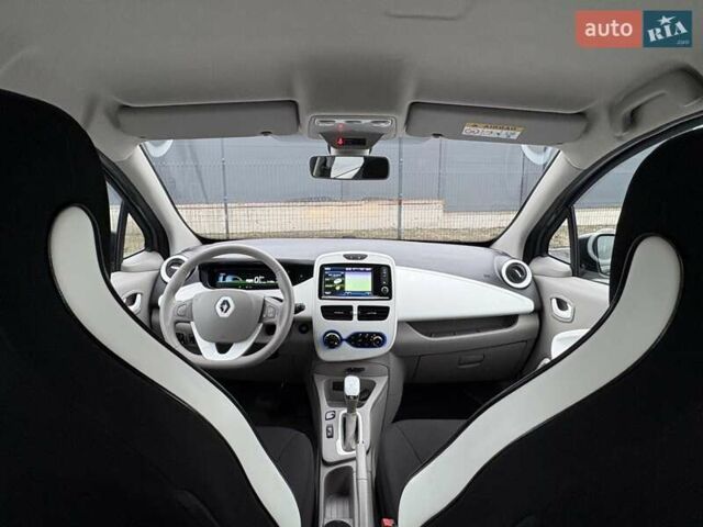 Серый Рено Зое, объемом двигателя 0 л и пробегом 62 тыс. км за 9500 $, фото 27 на Automoto.ua