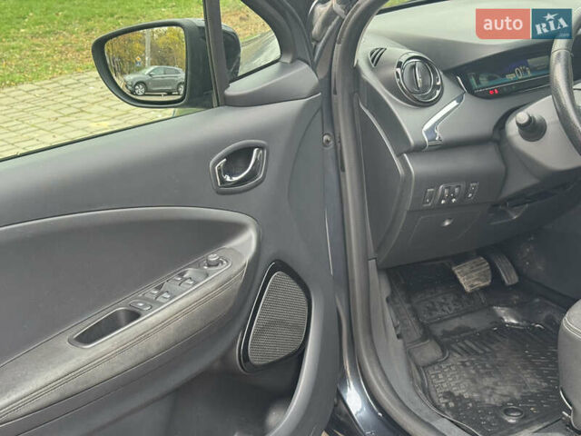 Серый Рено Зое, объемом двигателя 0 л и пробегом 164 тыс. км за 10200 $, фото 13 на Automoto.ua