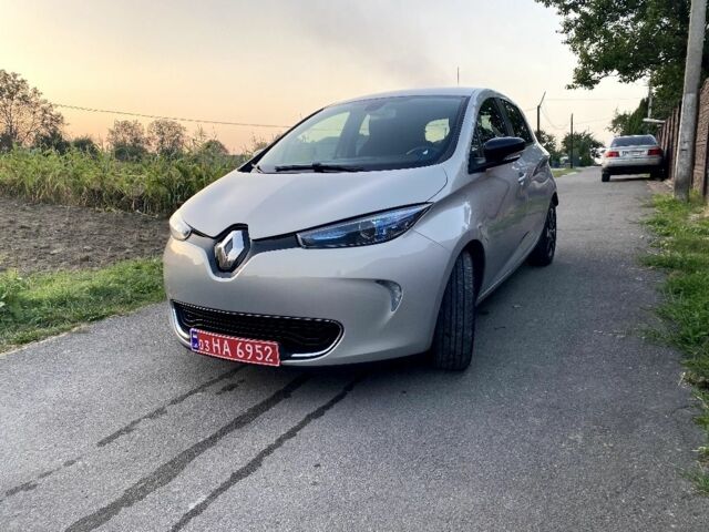 Серый Рено Зое, объемом двигателя 0 л и пробегом 162 тыс. км за 8900 $, фото 1 на Automoto.ua