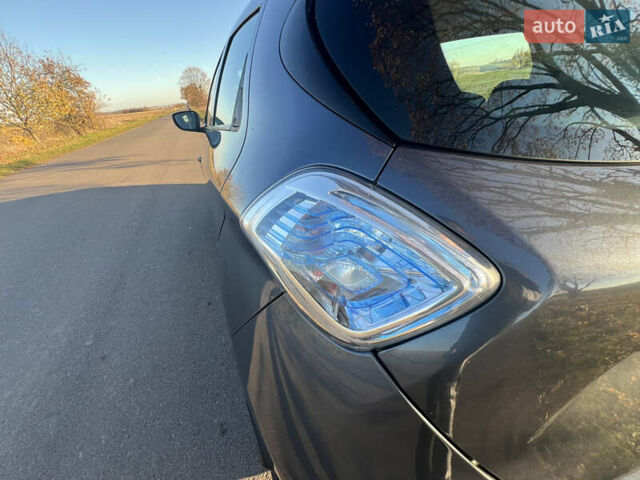 Серый Рено Зое, объемом двигателя 0 л и пробегом 108 тыс. км за 8500 $, фото 37 на Automoto.ua