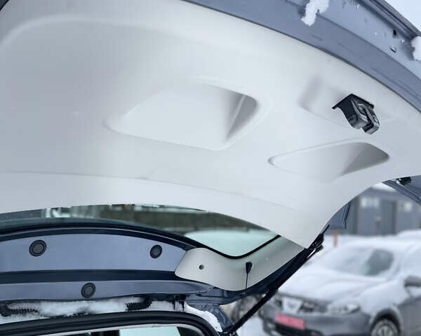 Серый Рено Зое, объемом двигателя 0 л и пробегом 89 тыс. км за 9999 $, фото 15 на Automoto.ua