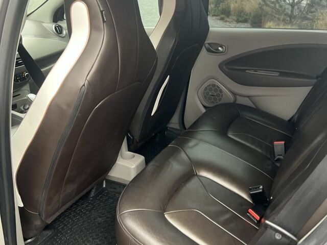 Серый Рено Зое, объемом двигателя 0 л и пробегом 85 тыс. км за 9800 $, фото 6 на Automoto.ua