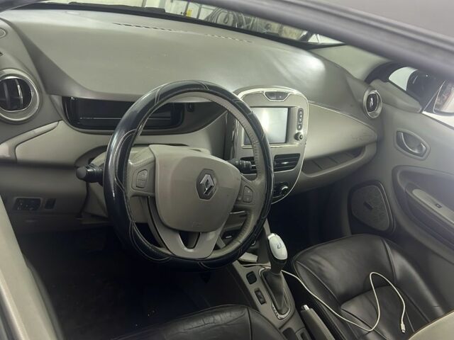 Серый Рено Зое, объемом двигателя 0 л и пробегом 115 тыс. км за 6900 $, фото 5 на Automoto.ua