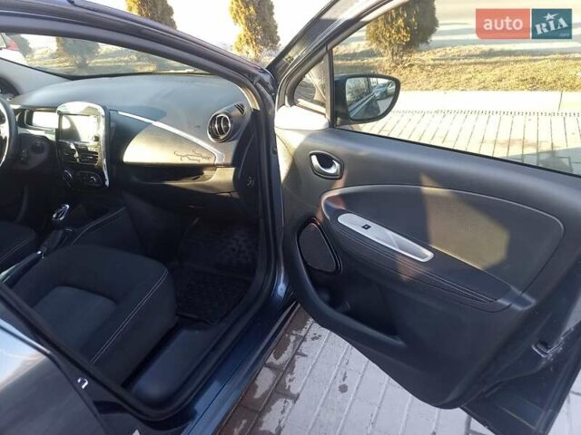 Серый Рено Зое, объемом двигателя 0 л и пробегом 115 тыс. км за 10500 $, фото 8 на Automoto.ua