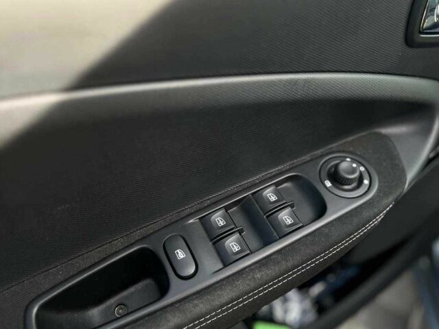 Серый Рено Зое, объемом двигателя 0 л и пробегом 48 тыс. км за 11500 $, фото 10 на Automoto.ua