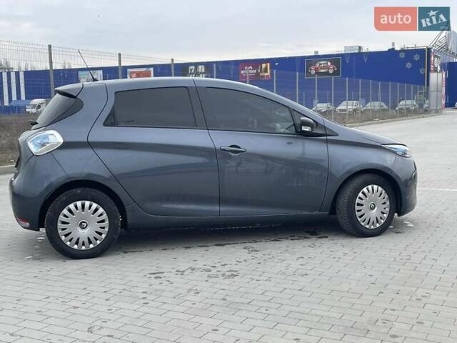 Серый Рено Зое, объемом двигателя 0 л и пробегом 115 тыс. км за 8500 $, фото 8 на Automoto.ua