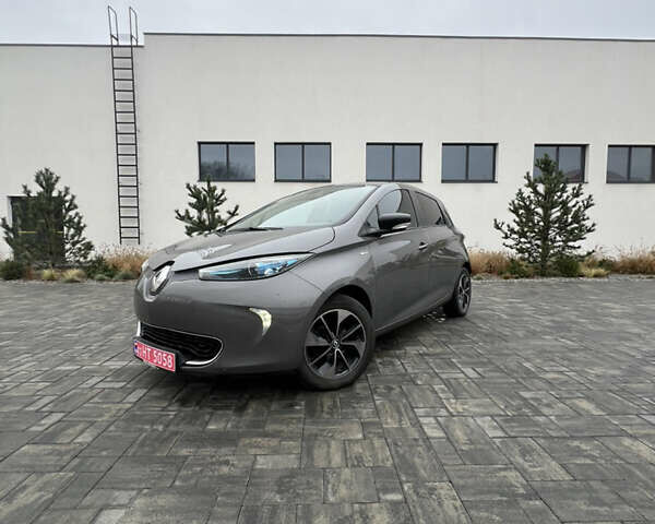 Серый Рено Зое, объемом двигателя 0 л и пробегом 85 тыс. км за 9400 $, фото 12 на Automoto.ua