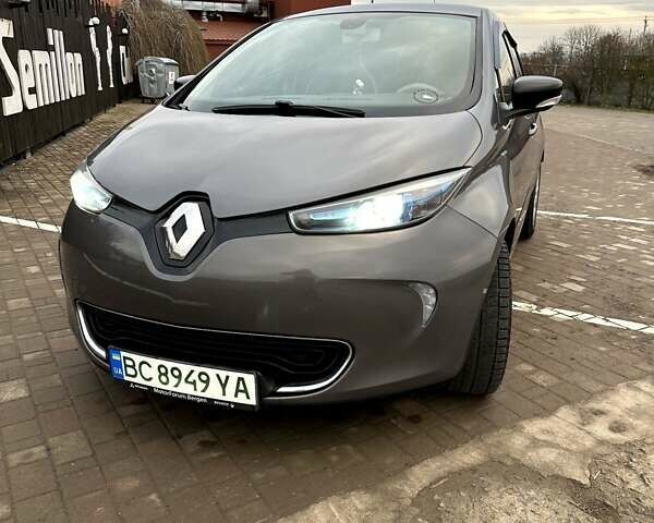 Серый Рено Зое, объемом двигателя 0 л и пробегом 148 тыс. км за 9500 $, фото 14 на Automoto.ua