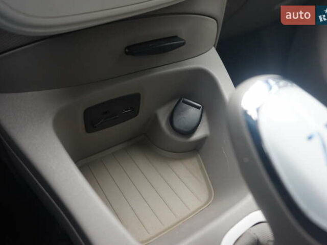 Серый Рено Зое, объемом двигателя 0 л и пробегом 182 тыс. км за 8200 $, фото 36 на Automoto.ua