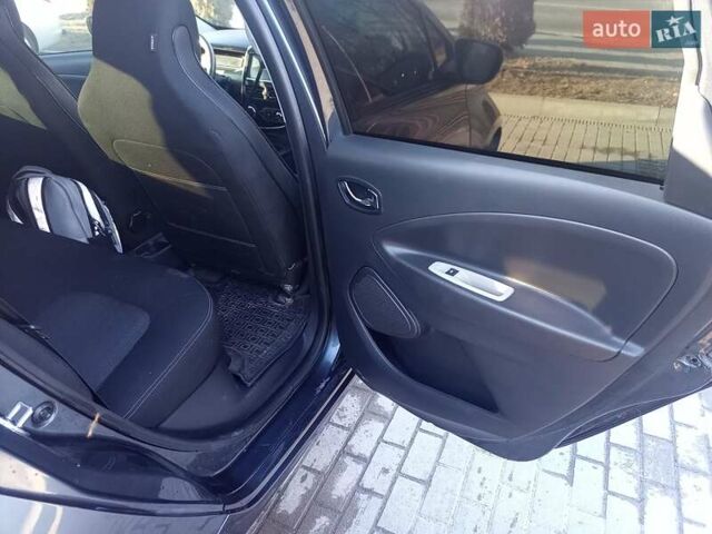 Серый Рено Зое, объемом двигателя 0 л и пробегом 115 тыс. км за 10500 $, фото 7 на Automoto.ua
