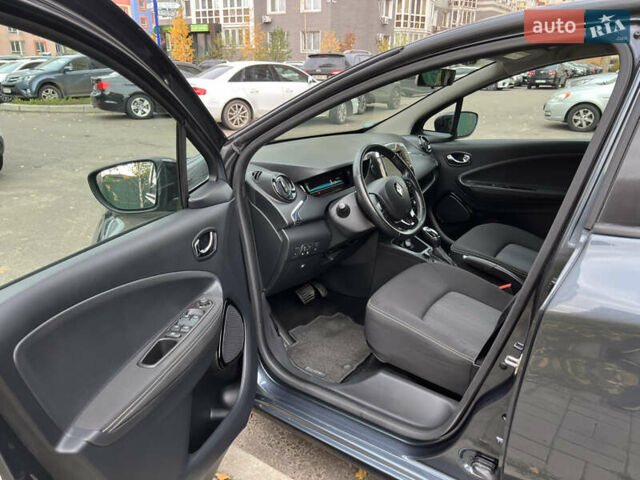 Серый Рено Зое, объемом двигателя 0 л и пробегом 160 тыс. км за 8700 $, фото 44 на Automoto.ua