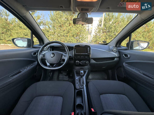 Серый Рено Зое, объемом двигателя 0 л и пробегом 90 тыс. км за 9999 $, фото 12 на Automoto.ua