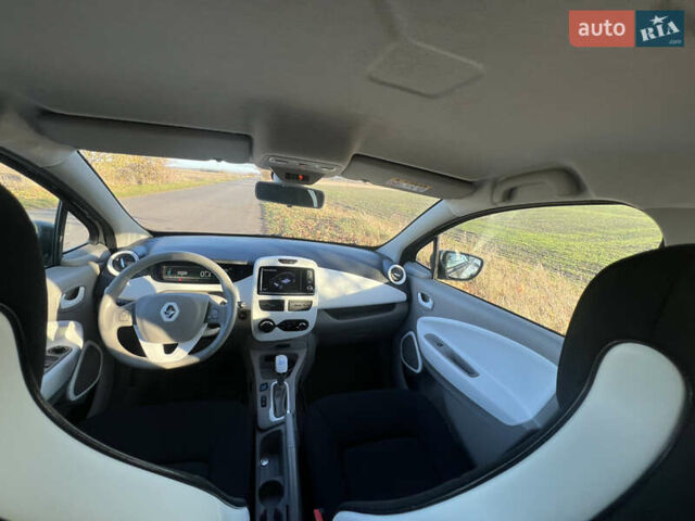 Серый Рено Зое, объемом двигателя 0 л и пробегом 108 тыс. км за 8500 $, фото 42 на Automoto.ua