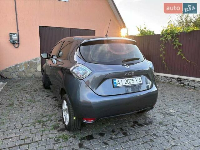 Серый Рено Зое, объемом двигателя 0 л и пробегом 110 тыс. км за 9999 $, фото 4 на Automoto.ua
