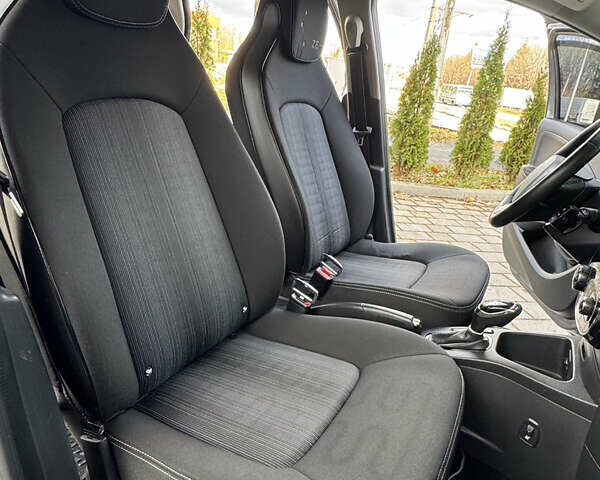 Серый Рено Зое, объемом двигателя 0 л и пробегом 90 тыс. км за 9999 $, фото 26 на Automoto.ua