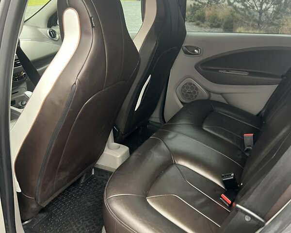 Серый Рено Зое, объемом двигателя 0 л и пробегом 85 тыс. км за 9400 $, фото 8 на Automoto.ua