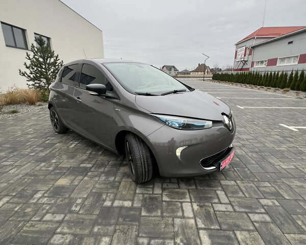 Серый Рено Зое, объемом двигателя 0 л и пробегом 85 тыс. км за 9400 $, фото 14 на Automoto.ua