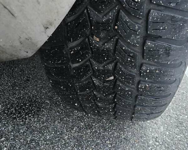 Серый Рено Зое, объемом двигателя 0 л и пробегом 97 тыс. км за 9700 $, фото 22 на Automoto.ua