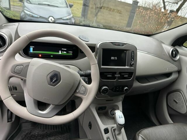 Серый Рено Зое, объемом двигателя 0 л и пробегом 85 тыс. км за 9400 $, фото 2 на Automoto.ua