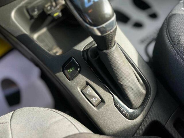 Серый Рено Зое, объемом двигателя 0 л и пробегом 48 тыс. км за 11500 $, фото 21 на Automoto.ua