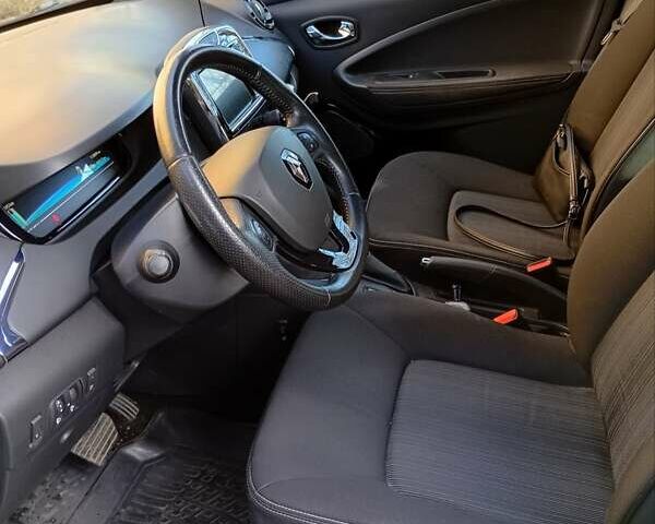 Серый Рено Зое, объемом двигателя 0 л и пробегом 112 тыс. км за 10500 $, фото 5 на Automoto.ua