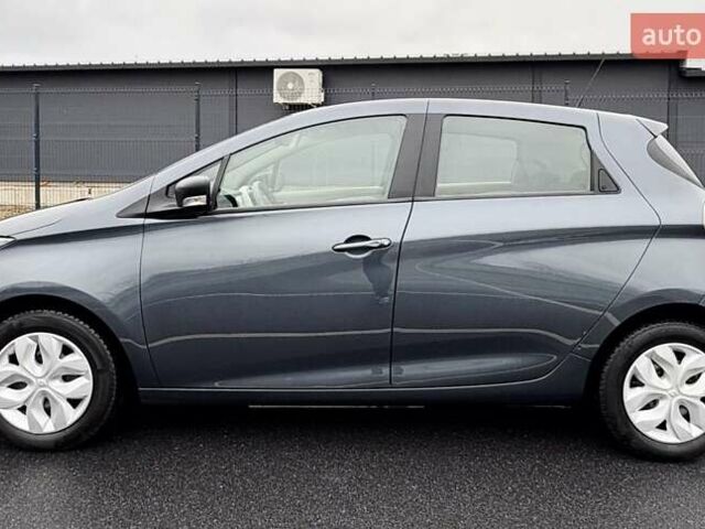 Серый Рено Зое, объемом двигателя 0 л и пробегом 62 тыс. км за 9500 $, фото 2 на Automoto.ua