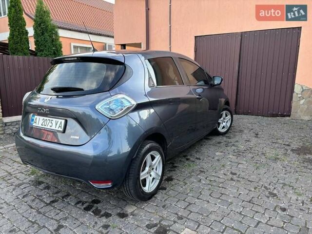 Серый Рено Зое, объемом двигателя 0 л и пробегом 110 тыс. км за 9999 $, фото 5 на Automoto.ua