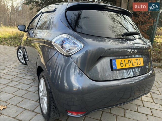 Серый Рено Зое, объемом двигателя 0 л и пробегом 90 тыс. км за 9999 $, фото 13 на Automoto.ua