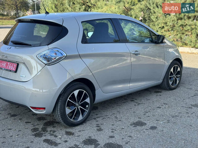 Серый Рено Зое, объемом двигателя 0 л и пробегом 90 тыс. км за 9999 $, фото 6 на Automoto.ua