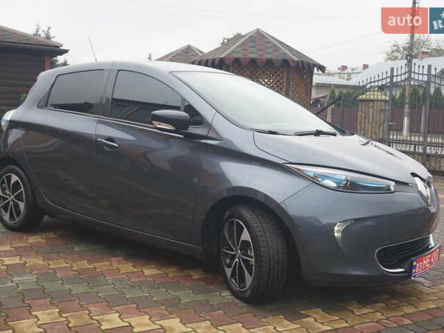 Серый Рено Зое, объемом двигателя 0 л и пробегом 78 тыс. км за 10000 $, фото 4 на Automoto.ua