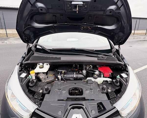 Серый Рено Зое, объемом двигателя 0 л и пробегом 62 тыс. км за 9500 $, фото 42 на Automoto.ua