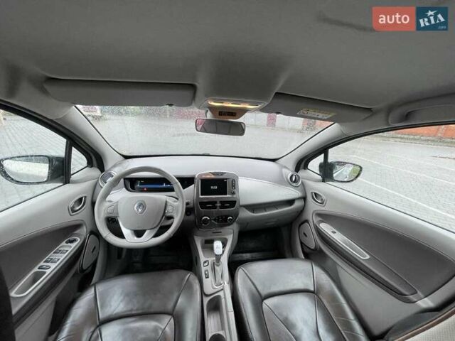 Серый Рено Зое, объемом двигателя 0 л и пробегом 150 тыс. км за 9700 $, фото 13 на Automoto.ua
