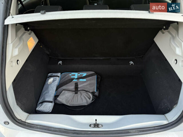 Сірий Рено Зое, об'ємом двигуна 0 л та пробігом 160 тис. км за 8499 $, фото 26 на Automoto.ua