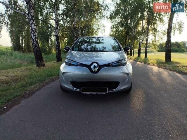 Серый Рено Зое, объемом двигателя 0 л и пробегом 158 тыс. км за 8100 $, фото 1 на Automoto.ua
