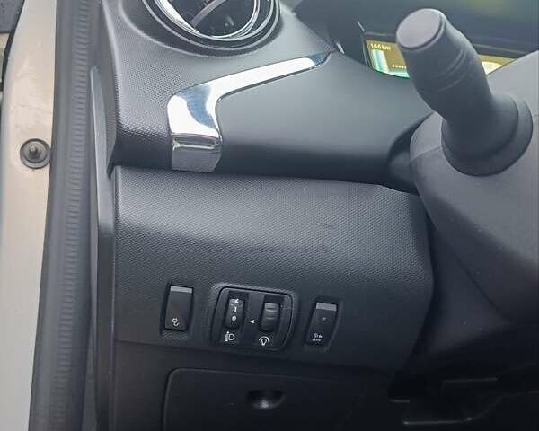 Серый Рено Зое, объемом двигателя 0 л и пробегом 108 тыс. км за 9400 $, фото 30 на Automoto.ua